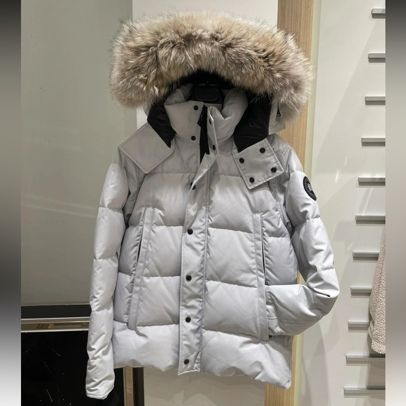 Canada Goose Jackets & Blazers - Authentic Canada goose Stylish Puffer Jacket with Fur Hood . Beautiful coat